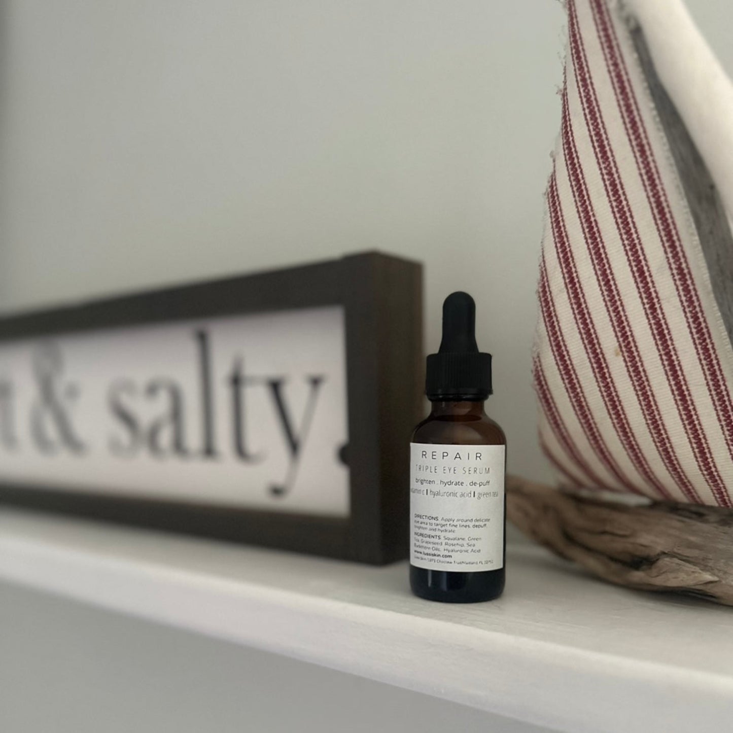 Multi tasking anti aging eye serum with hyaluronic acid.